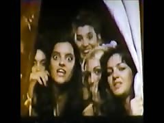 Brief CFNM scene from 1980's Spanish sex comedy