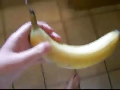 sexy kleine macht es sich mit banane